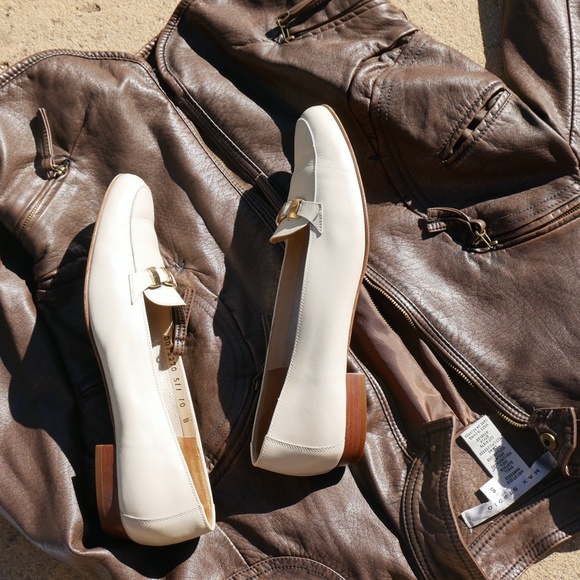 Salvatore Ferragamo loafers, off-white color, 10B - Picture 2 of 16